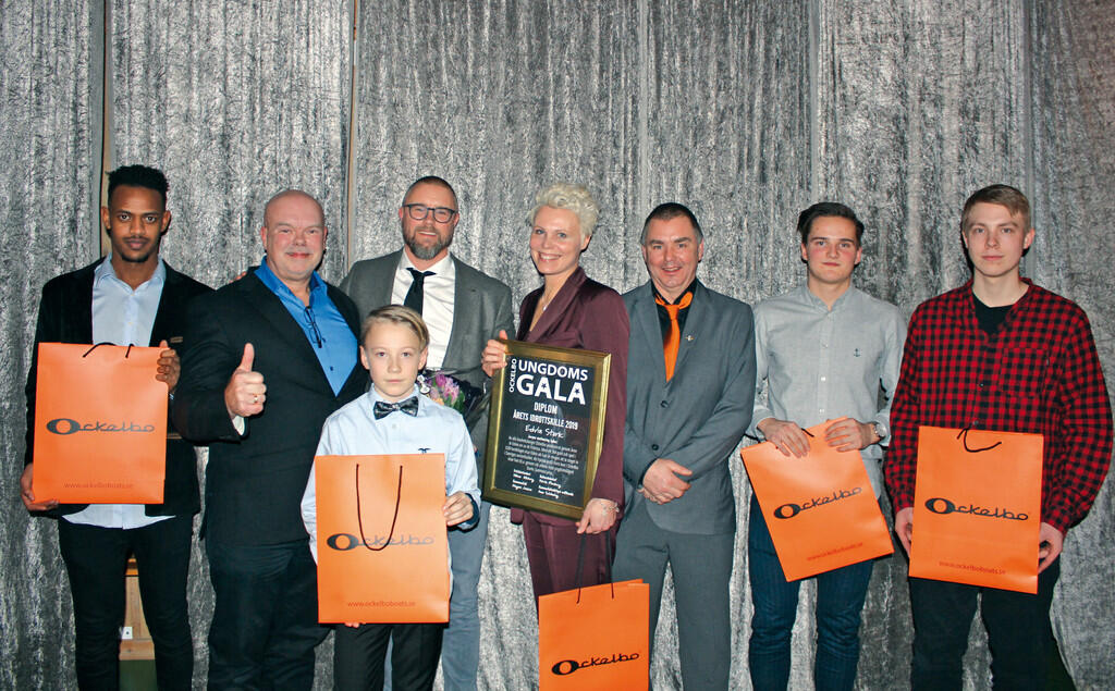 Joe Formgren och Mikael Olsson delade ut priser Årets Idrottskille på Ungdomsgalan i Ockelbo.